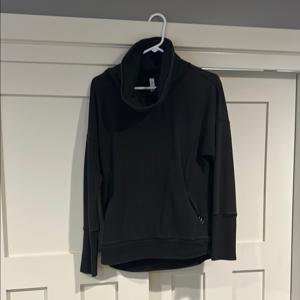 Lululemon Women's Black pullover